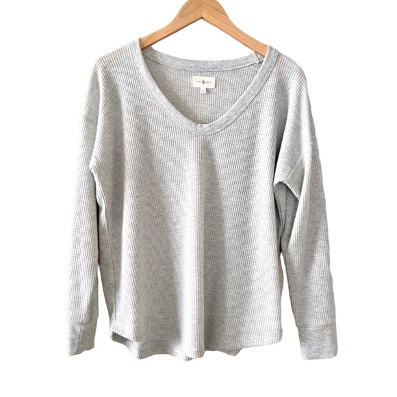 Lou Grey Waffle Shirttail Top - Picture 4 of 8